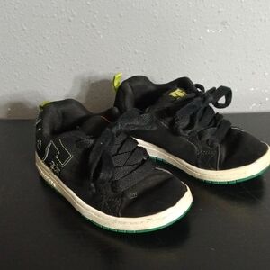 👟 DC Black and Green Sneakers with Soft Upper and White Sole